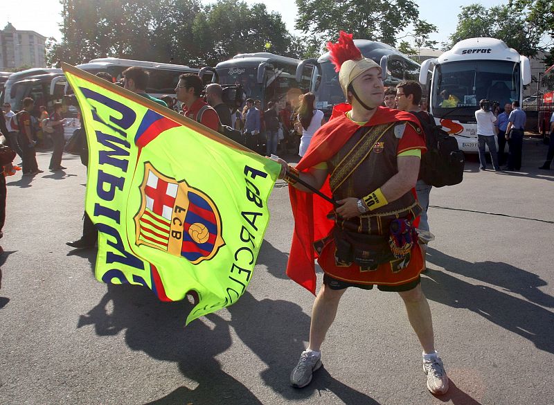 Un aficionado del FC Barcelona disfrazado de romano.