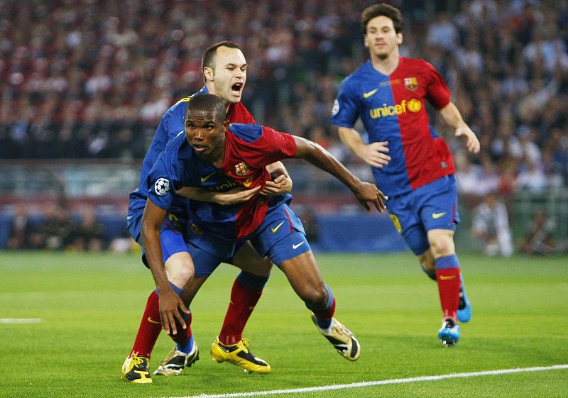 Eto'o celebra el primer gol del Barcelona.