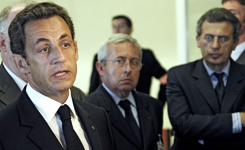 Sarkozy con Jean-Cyril Spinetta y Pierre-Henri Gourgeon