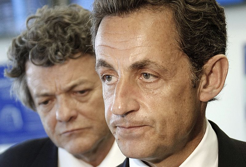 El presidente Nicolas Sarkozy con el ministro Borloo