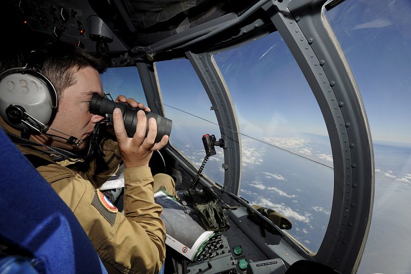 AVIÓN MILITAR DE LA FUERZA AÉREA FRANCESA UTILIZADO EN LAS OPERACIONES DE BÚSQUEDA DEL AVIÓN DE AIR FRANCE DESAPARECIDO