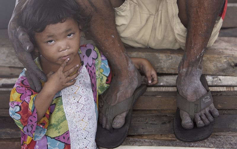 Habitantes de Manila, dedicados a la minería del carbón