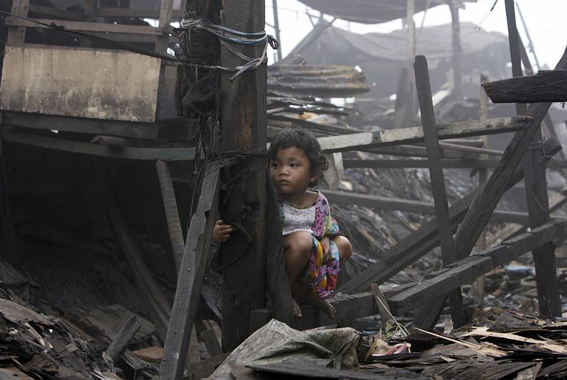 Una niña del barrio bajo de Manila