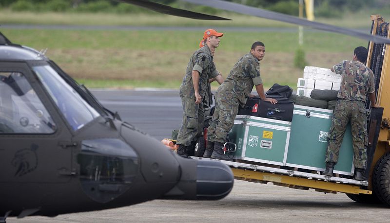 Miembros de las Fuerzas Aéreas brasileñas