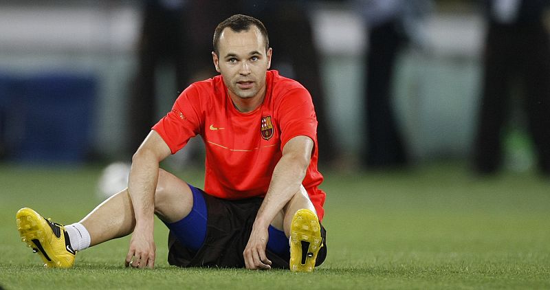 El jugador del Barcelona, Iniesta, sentado en el estadio de Roma antes de disputar la final de la Liga de Campeones