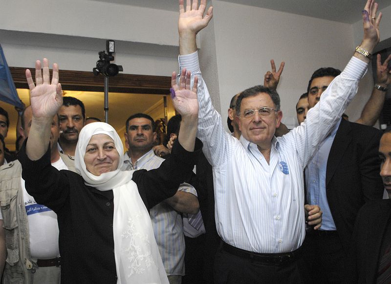 celebrando su triunfo en la elección parlamentaria en Sidon