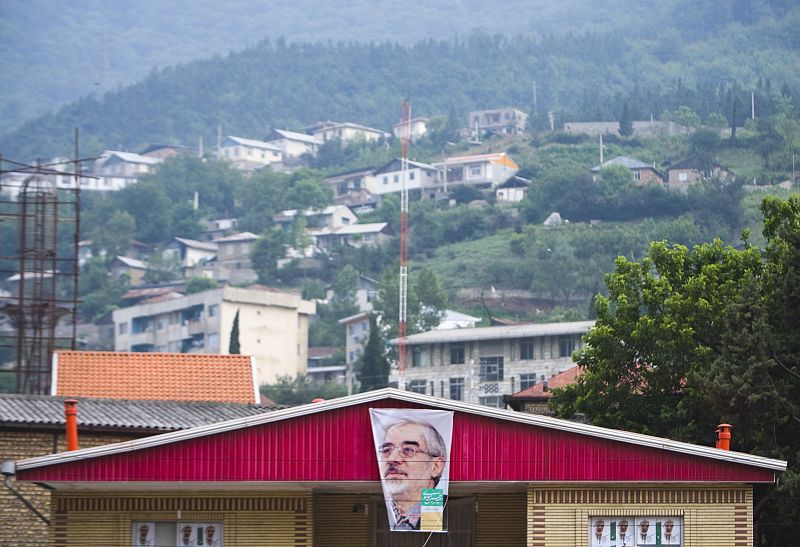 Cartel electoral del ex primer ministro y actual candidato a la presidencia Mirhossein Mousavi.