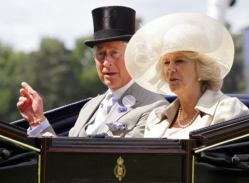 Príncipe Carlos de Inglaterra y su esposa Camilla