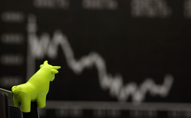 Un toro verde decorando