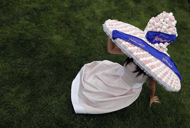 Desfile de sombreros por el Royal Ascot