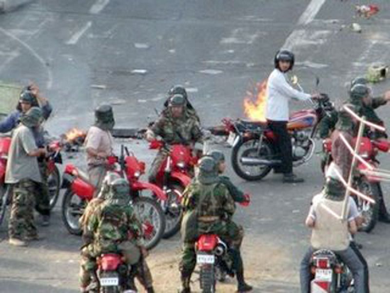 Antidisturbios en Teherán