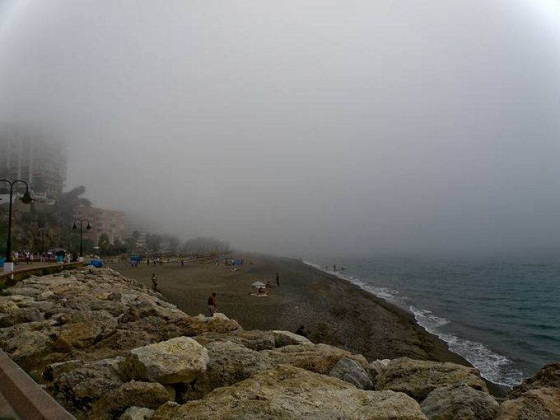Niebla en Torremolinos, Málaga. 26/06/2009