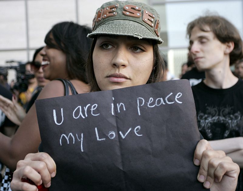 MICHAEL JACKSON MUERE A CAUSA DE UN INFARTO