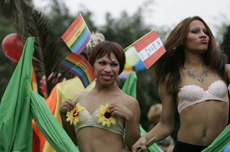 MÁS DE MIL PERSONAS PARTICIPAN EN LIMA EN LA MARCHA DEL ORGULLO GAY