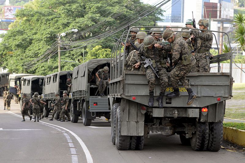 PRESIDENTE DE HONDURAS DETENIDO POR MILITARES Y LLEVADO A BASE AÉREA