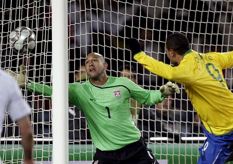 El sevillista Luis Fabiano ha sido autor también del segundo de Brasil.