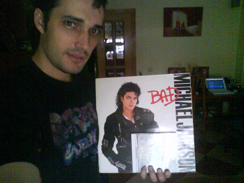 Juan, con sus discos de Jackson