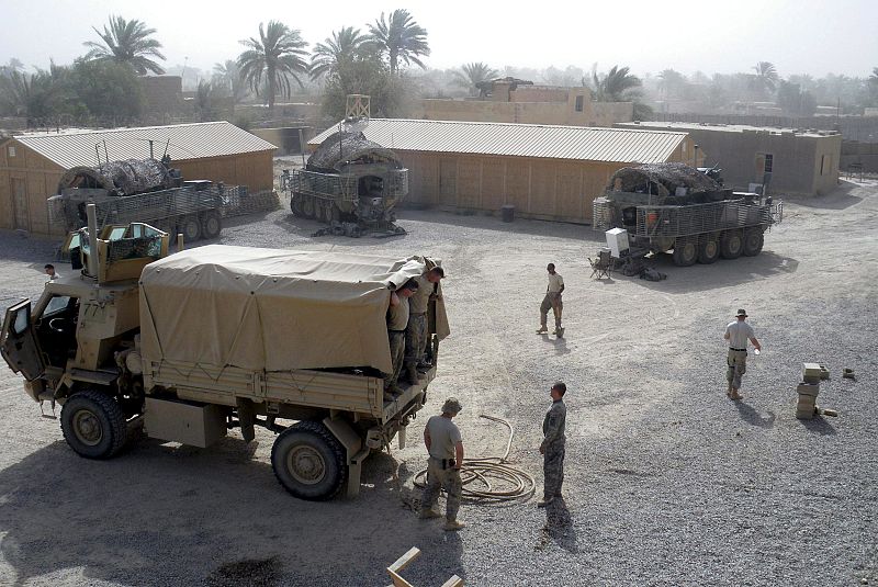 SOLDADOS SE PREPARAN PARA LA RETIRADA