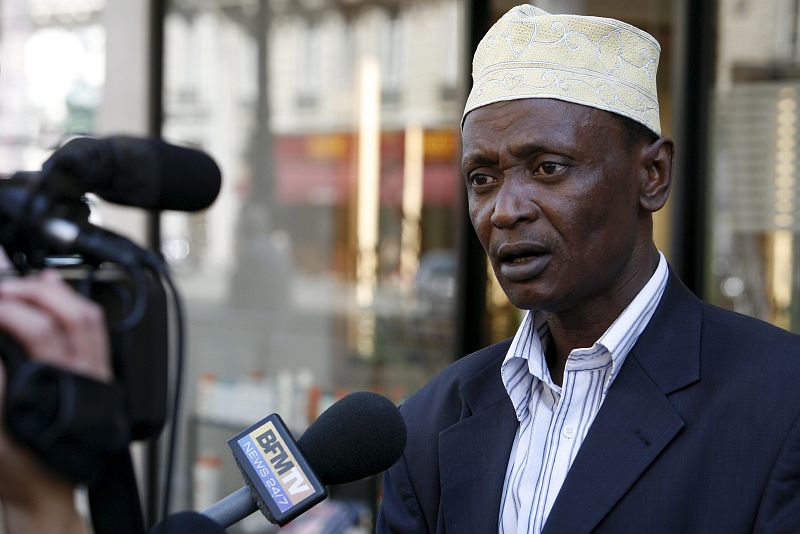 Un superviviente es rescatado