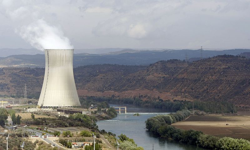 Vista general de la central nuclear de Ascó 2, en Tarragona