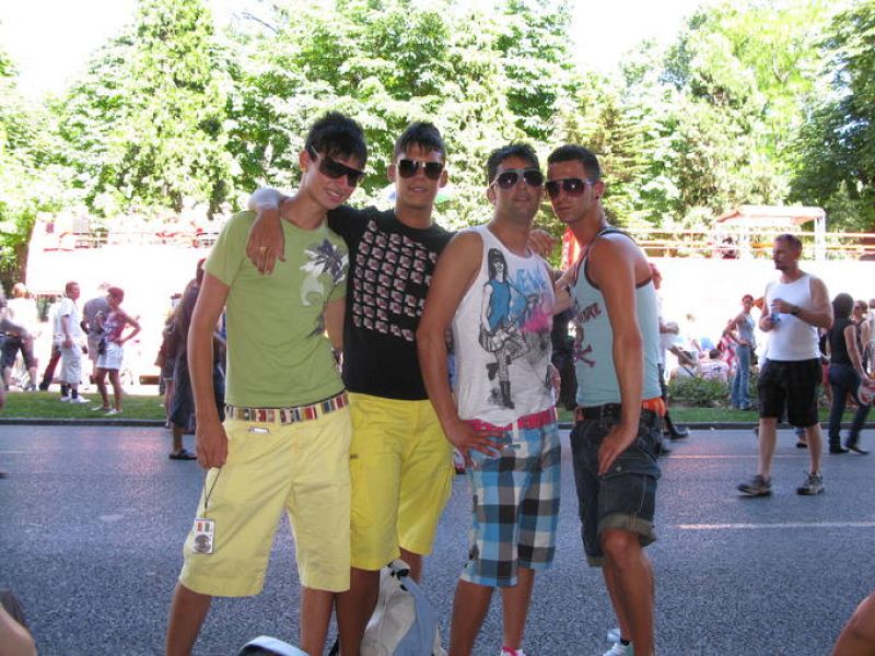  cuatro jóvenes gaditanos