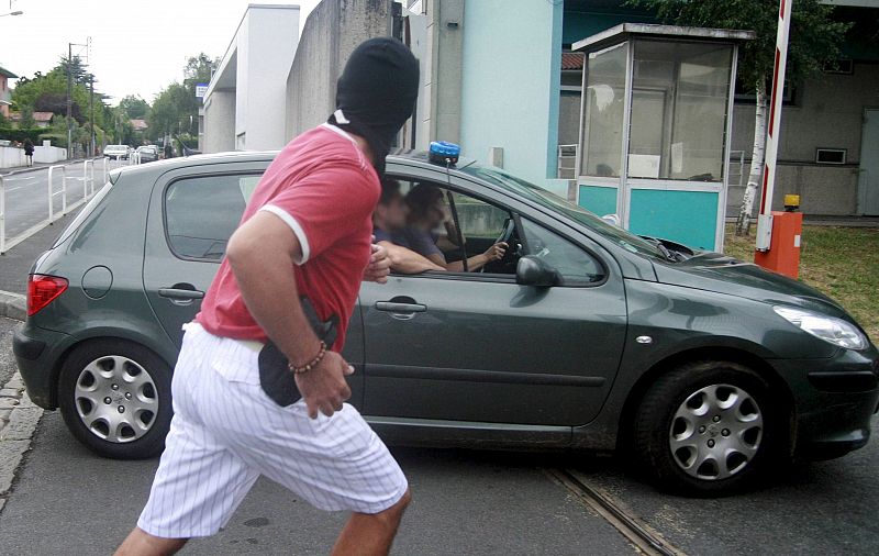 Tres etarras detenidos en Francia