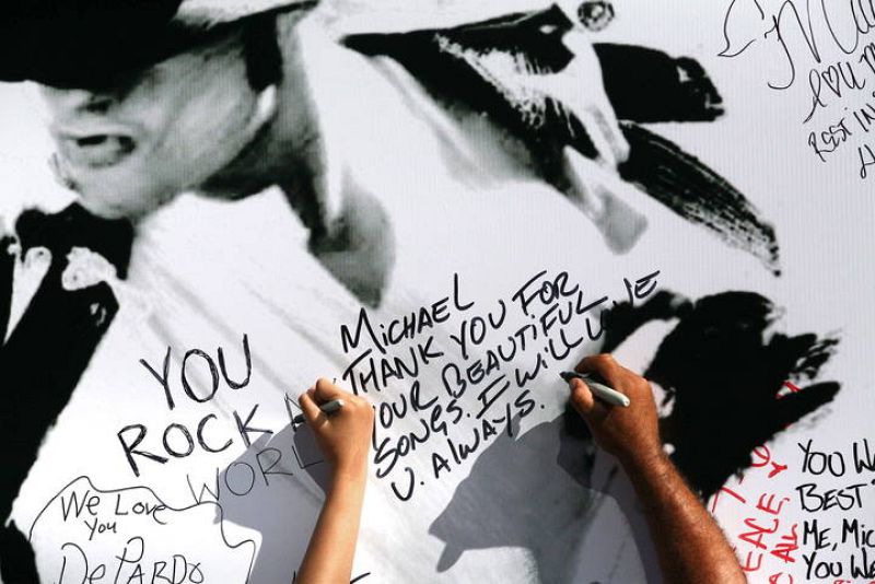 Los fans se despiden de Jacko