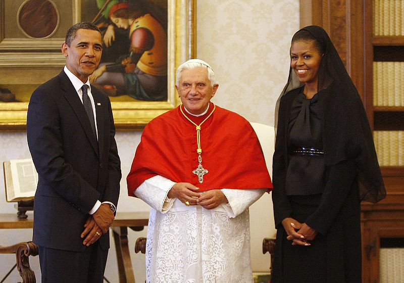 B. Obama, Benedicto XVI y Michelle Obama