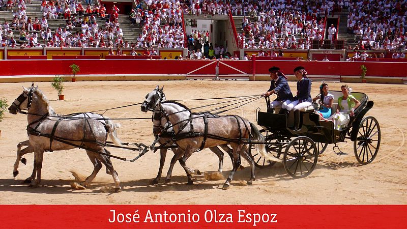 Carroza en la plaza de toros de Pamplona