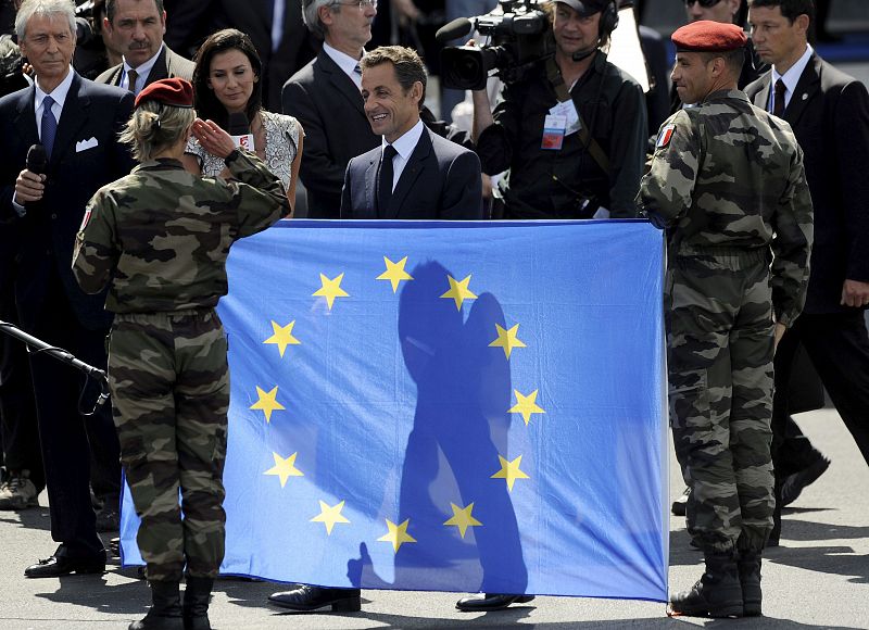 TRADICIONAL DESFILE DEL 14 DE JULIO EN PARÍS, FRANCIA