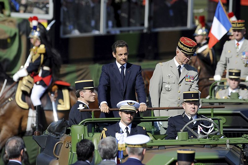 TRADICIONAL DESFILE DEL 14 DE JULIO EN PARÍS, FRANCIA