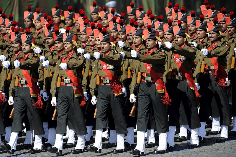 TRADICIONAL DESFILE DEL 14 DE JULIO EN PARÍS, FRANCIA