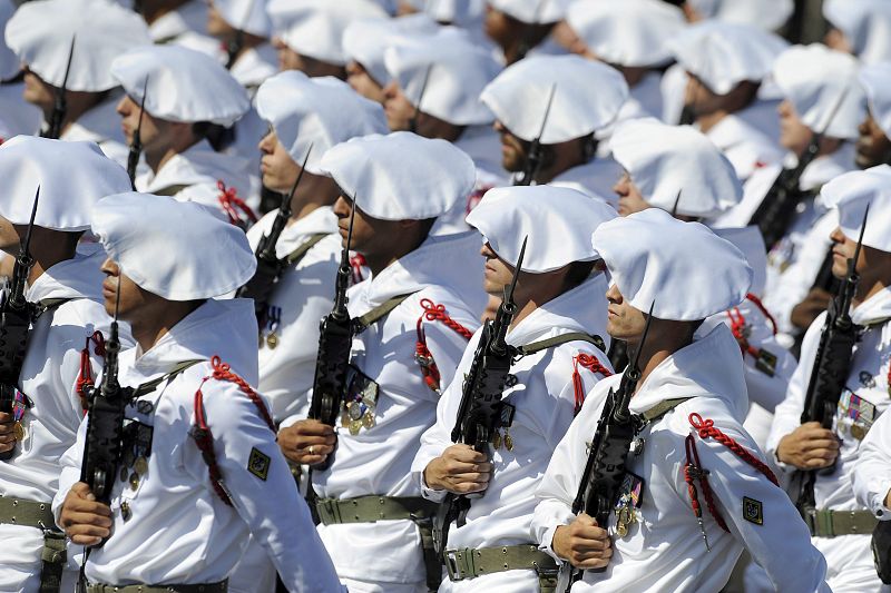 TRADICIONAL DESFILE DEL 14 DE JULIO EN PARÍS, FRANCIA