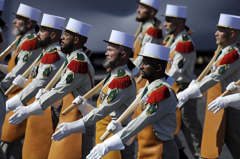 TRADICIONAL DESFILE DEL 14 DE JULIO EN PARÍS, FRANCIA