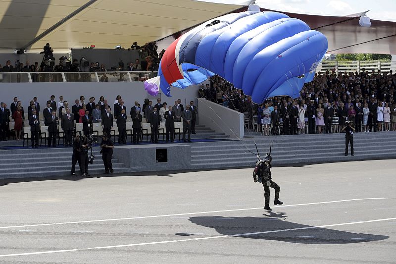 TRADICIONAL DESFILE DEL 14 DE JULIO EN PARÍS, FRANCIA