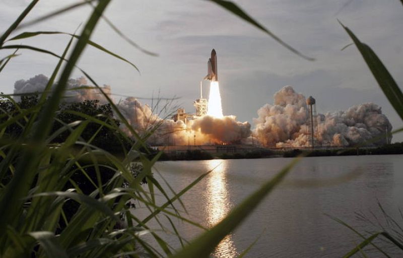 Durante el ascenso se han desprendido varios pedazos no se sabe si de hielo o de espuma aislante, pero la NASA ha restado importancia al incidente.