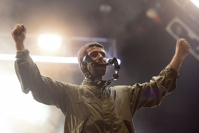 Liam Gallagher, de OASIS,  durante su actuación en el XV Festival Internacional de Benicassim