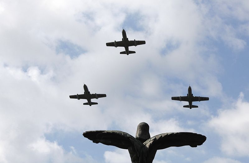 Tres aviones IAR-99