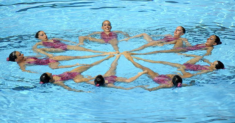 Bajo el ritmo de las guitarras eléctricas de Led Zeppelin y su balada 'Stairway to heaven', el equipo ha realizado una novedosa rutina.