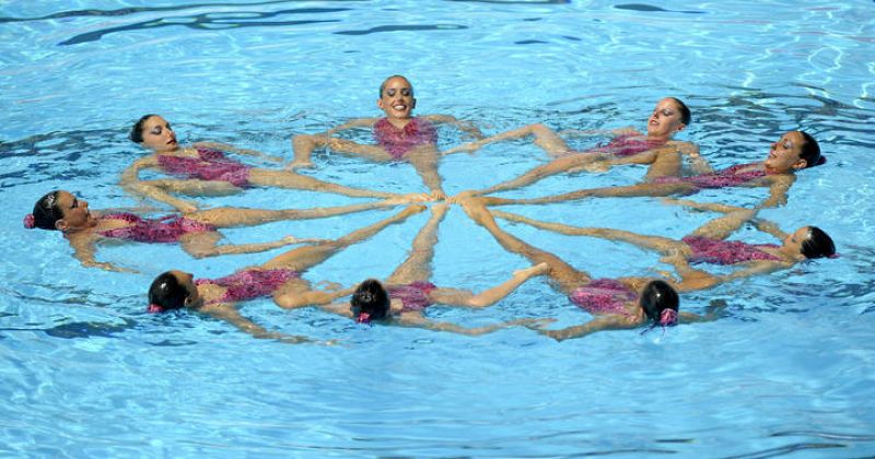 Bajo el ritmo de las guitarras eléctricas de Led Zeppelin y su balada 'Stairway to heaven', el equipo ha realizado una novedosa rutina.