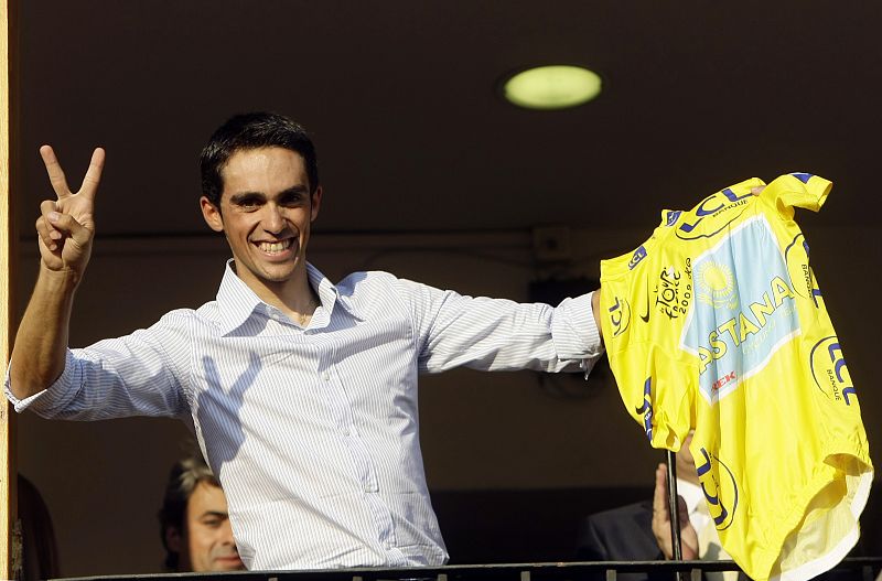 Contador fue homenajeado en su localidad natal, Pinto.