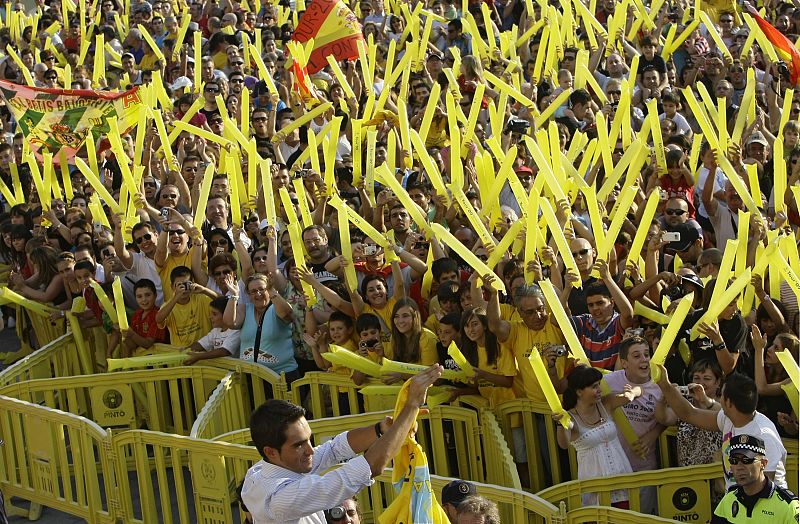 Los vecinos de Pinto salieron a la calle para celebrar la victoria de Alberto Contador en el Tour de Francia.