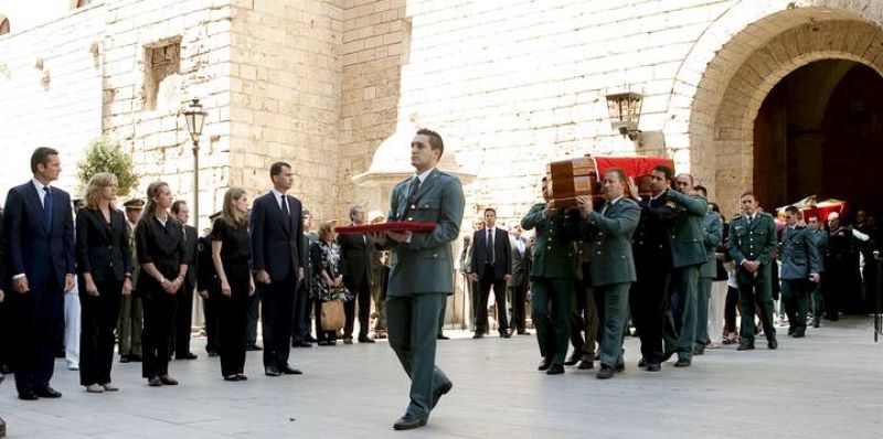 Salida de los féretros