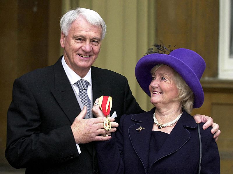 Muere Bobby Robson