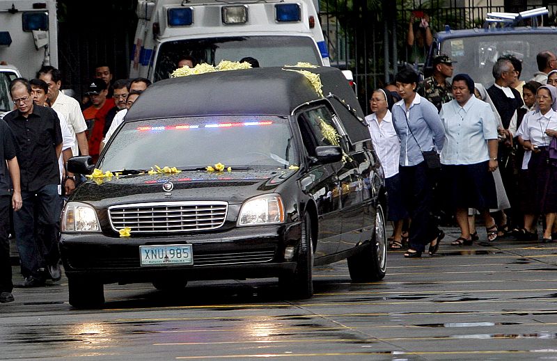 FILIPINAS GUARDA LUTO POR LA MUERTE DE CORAZÓN AQUINO