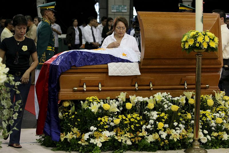 FILIPINAS GUARDA LUTO POR LA MUERTE DE CORAZÓN AQUINO