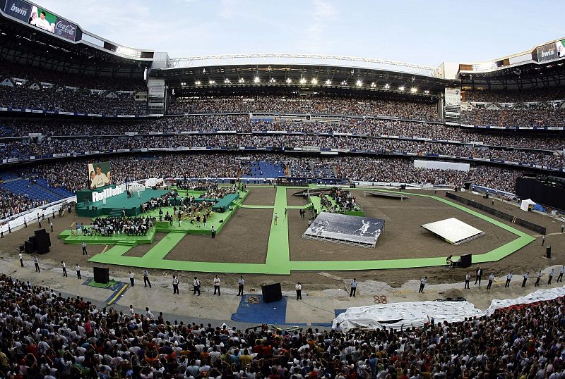 El portugués Cristiano Ronaldo fue presentado a lo grande en el Bernabéu, donde espera dar la 'Décima' al Real Madrid.