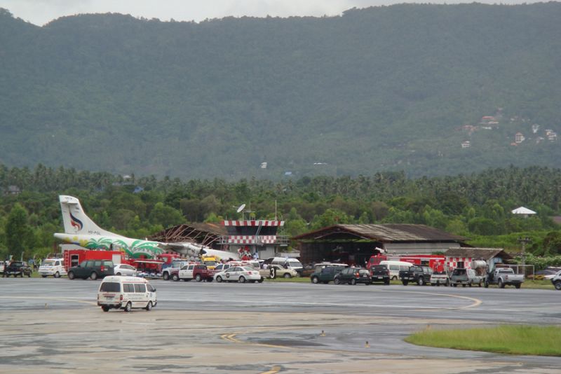 El piloto de un avión de la compañía Bangkok Airways ha fallecido al estrellarse contra la torre de control del aeropuerto de la turística isla de Koh Samui.