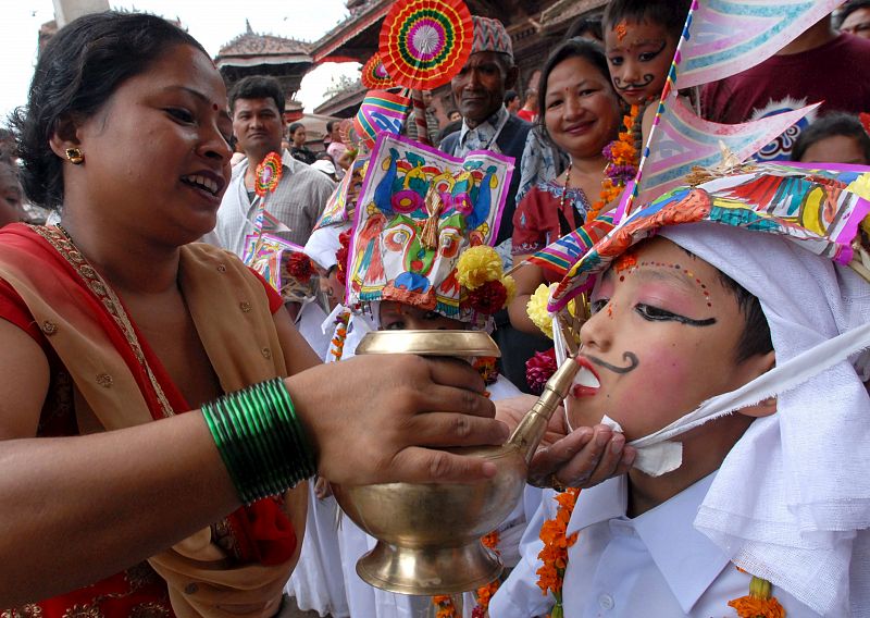 FESTIVAL GAI JATRA 2009 EN KATMANDÚ