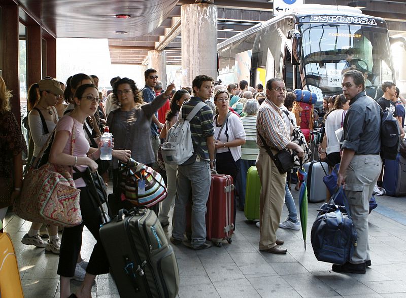 RENFE OFRECE ALTERNATIVA DE AUTOBUSES AL AVE MADRID-SEVILLA HASTA REPARAR VÍA